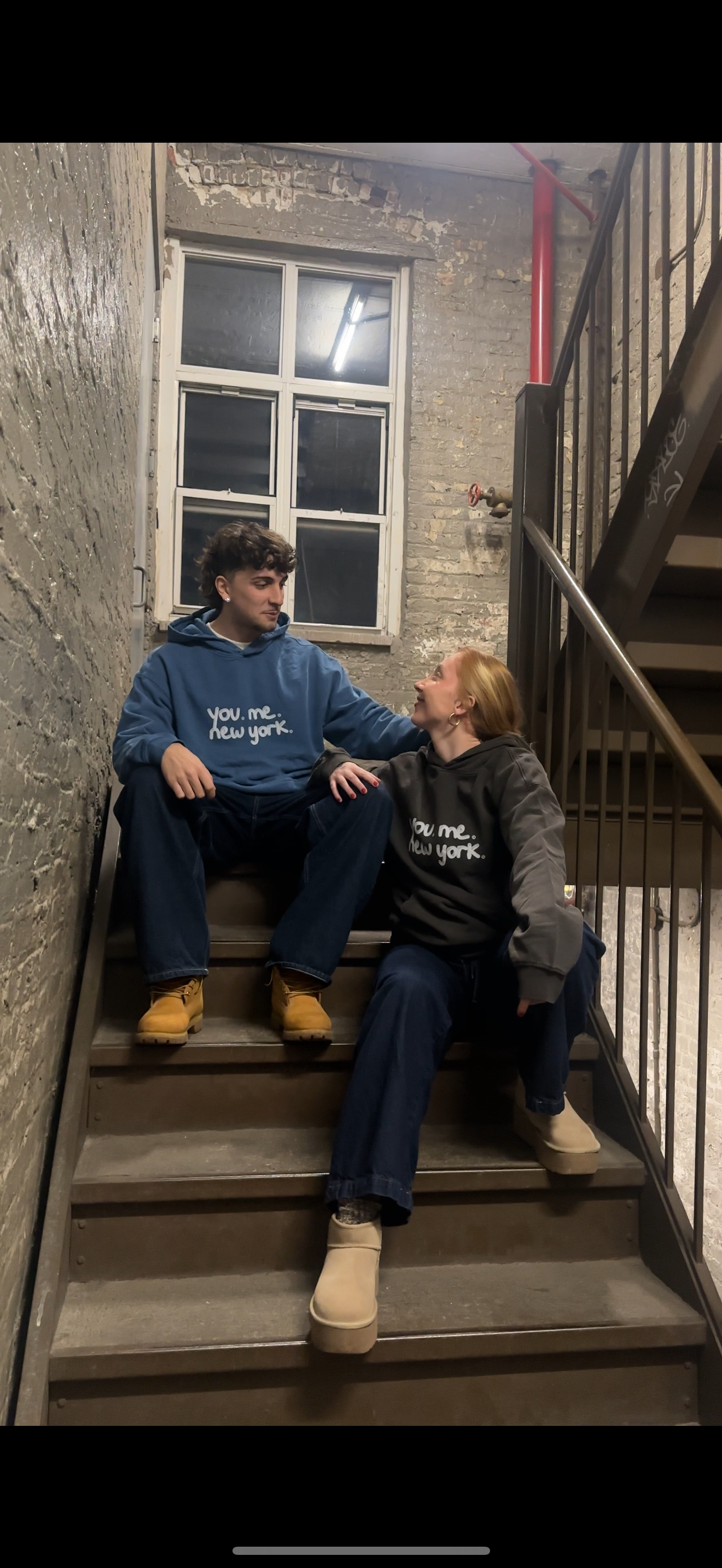 Hoodie you.me. new york. gris